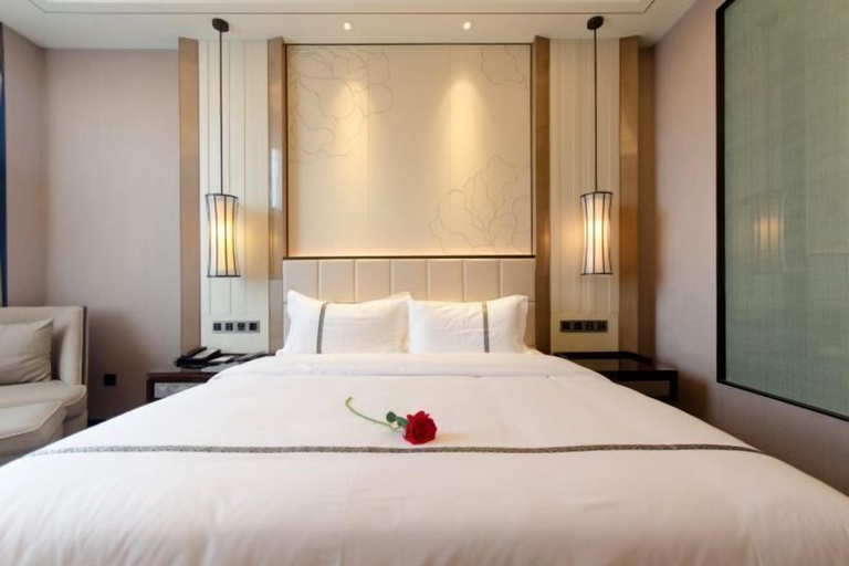 Bedroom 3, Huayi Hotel, Xianning
