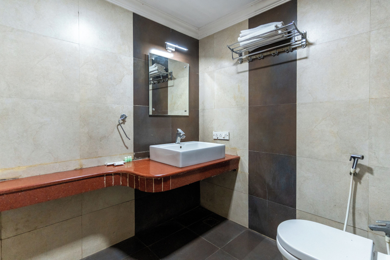 Bathroom 4, Malayalee Club, Chennai