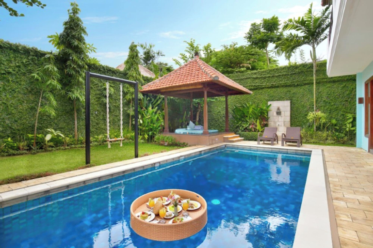 Swimming Pool 13