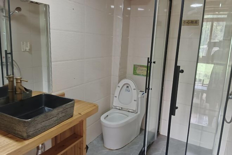 Bathroom 4, Wangqiao Tower Boutique Guesthouse, Liuzhou