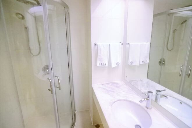Bathroom 4, Guo Hao Hotel (Yiwu International Trade City), Jinhua