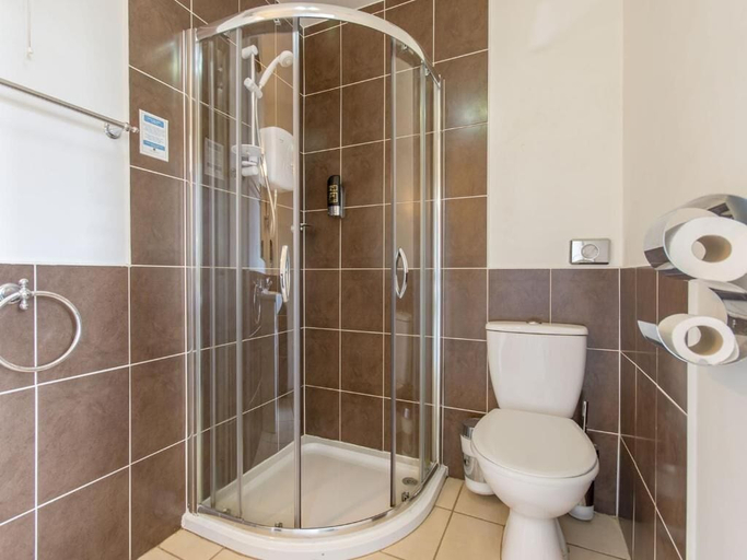 Bathroom 5, Cotswold Hotel, Nottingham