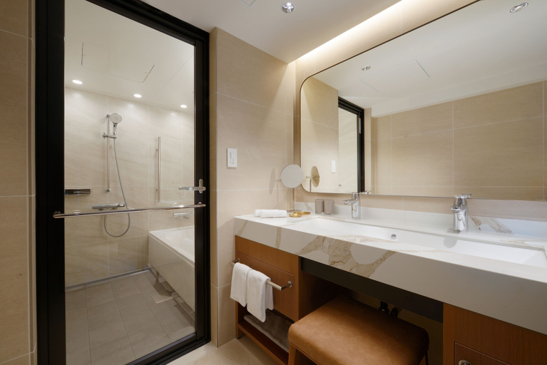 Bathroom 5, Toba Hotel International, Toba