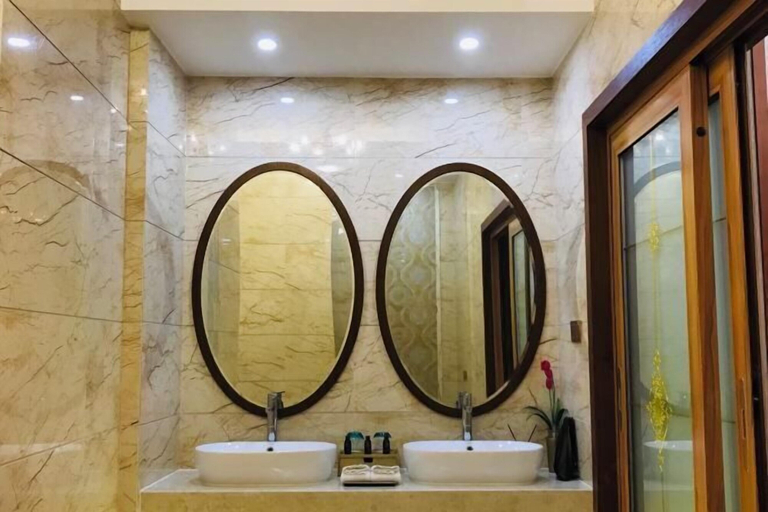 Bathroom 3, Menluo Hotel, Lincang