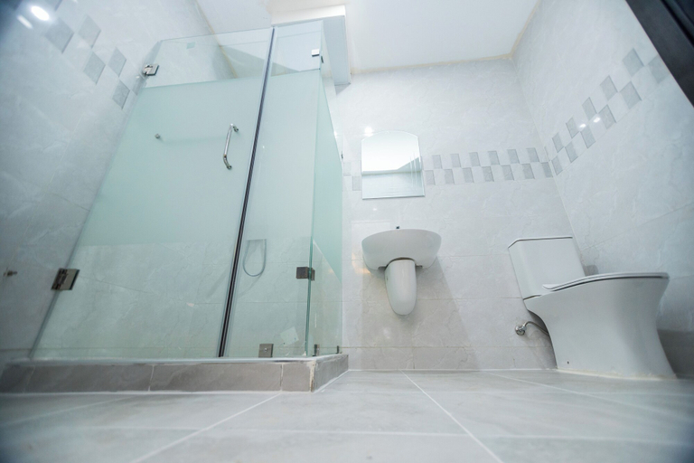 Bathroom 4, BOT PROPERTIES, Accra