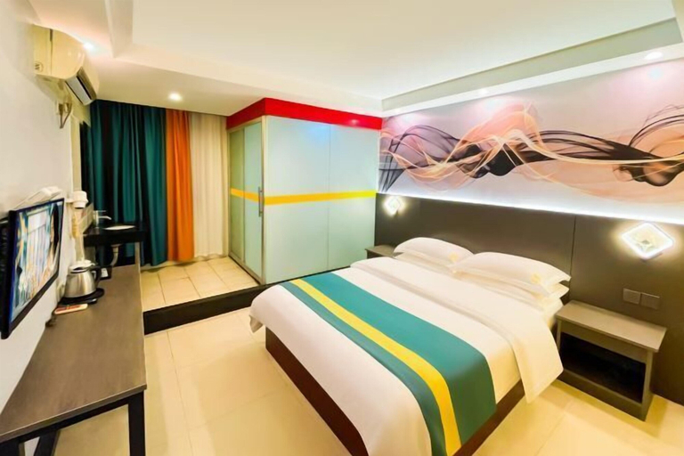 Bedroom 2, Jiangmen Danxia Hotel, Jiangmen