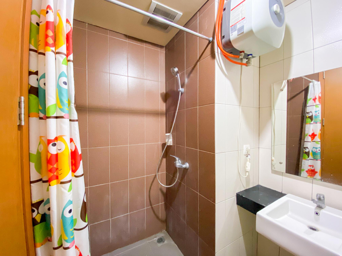 Bathroom 5, Homey 1BR Apartment at Dago Suites By Travelio, Bandung