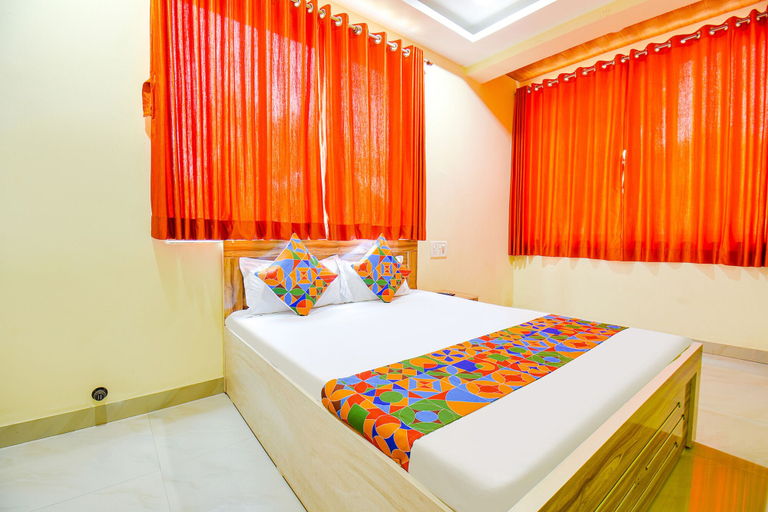 Bedroom 2, Fabexpress Prajakta Holiday Inn, Satara