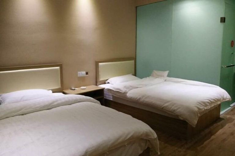 Bedroom 3, Xianshi Business Hotel, Ngari