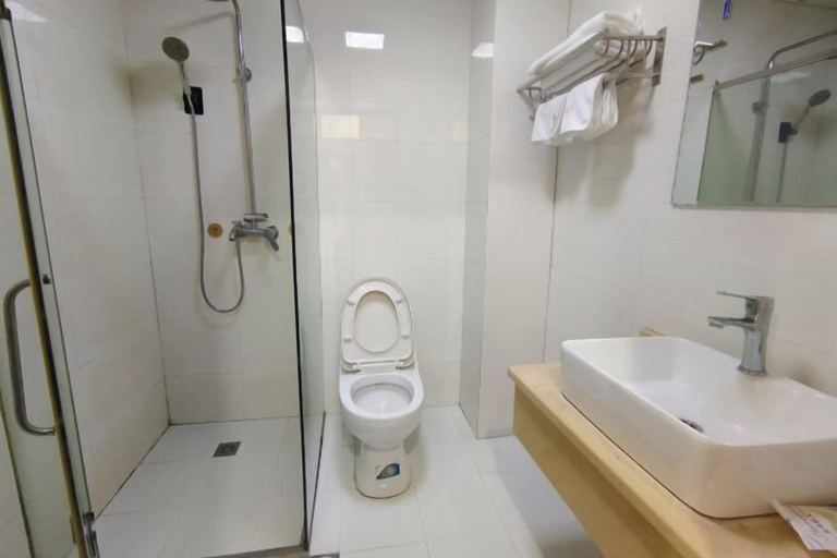Bathroom 3, Zhangjiajie He Fengshe Inn, Zhangjiajie