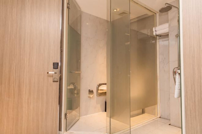 Bathroom 4, Bingly Hotel (White Feather Road, Xixia, Nanyang), Nanyang