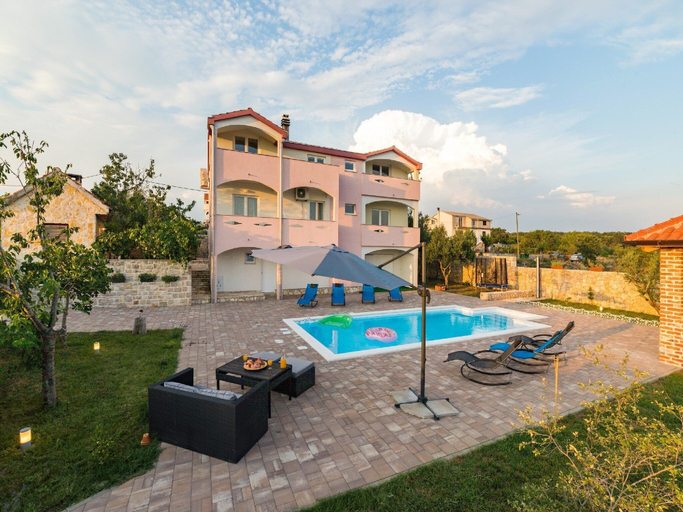 Exterior & Views, Apartments Mistral, Ražanac