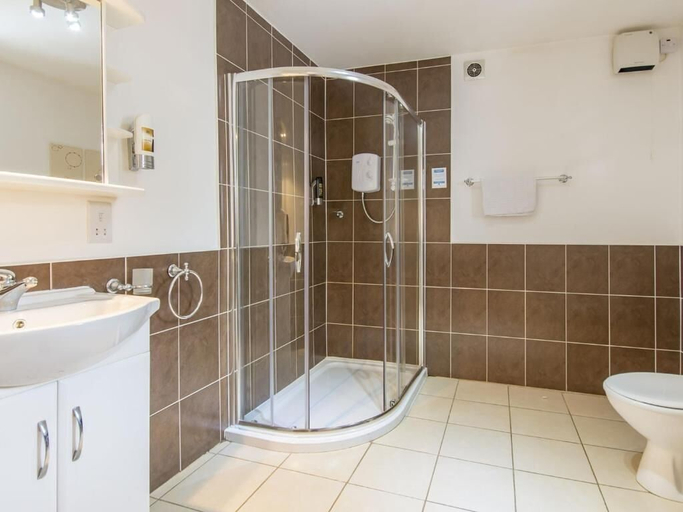 Bathroom 4, Cotswold Hotel, Nottingham