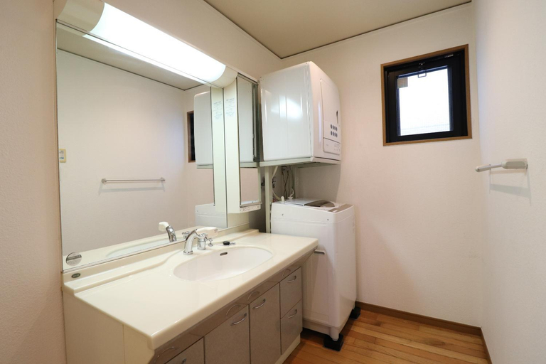 Bathroom 3, Crane Court KitaHorie, Osaka