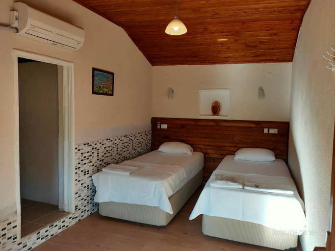 Others 3, Selenes Pansiyon, Milas