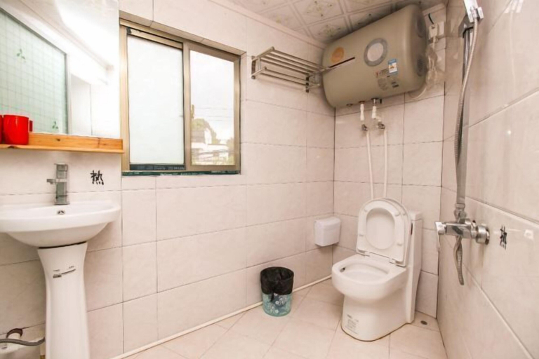 Bathroom 3, Huiyun Inn, Xuancheng