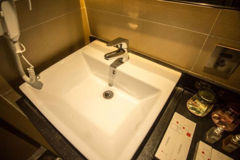 Bathroom 3, Thank Inn Hotel (Guangcai Great Market), Bengbu