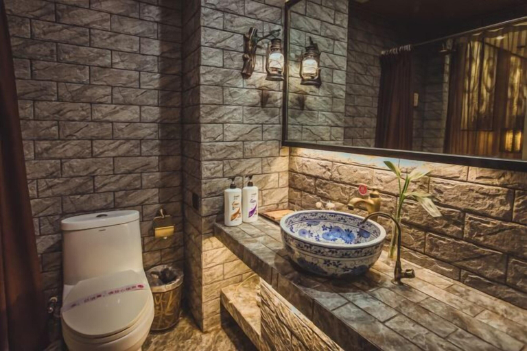 Bathroom 2, Pineapple Hotel, Linyi