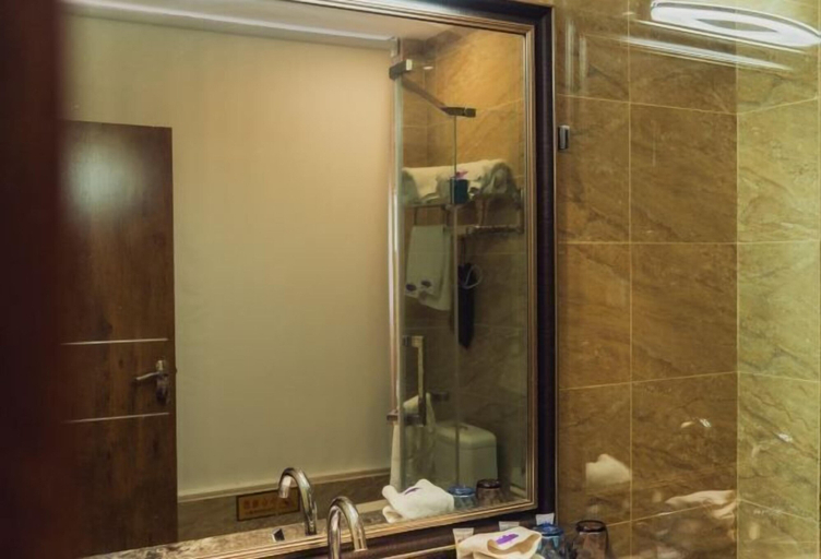 Bathroom 4, Jixiang Zilian Hotel, Ngawa Tibetan and Qiang