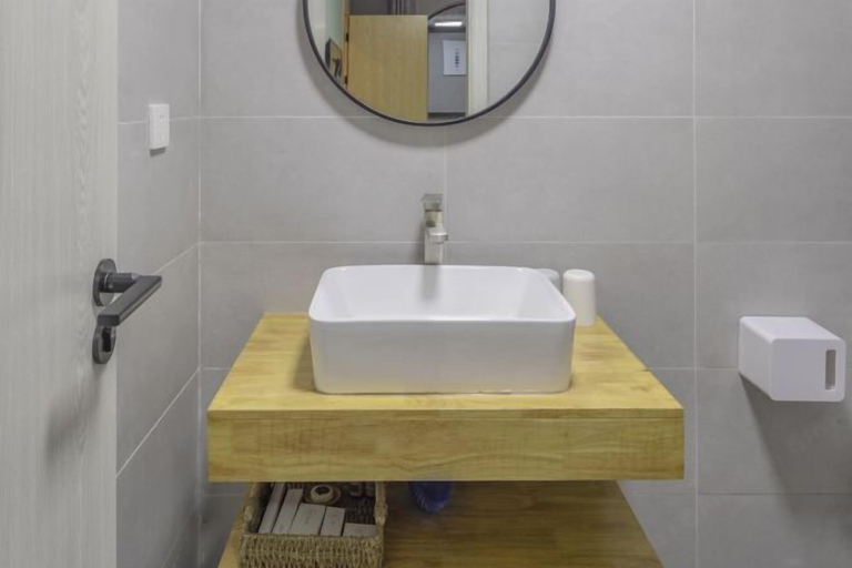 Bathroom 4, Chaoqibanpo, Zhoushan