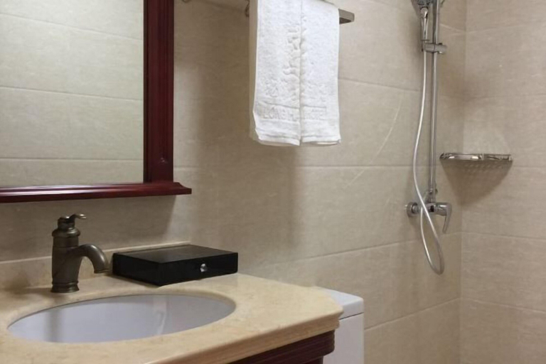 Bathroom 4, Longhai Hotel, Longnan