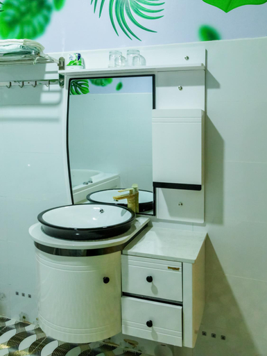 Bathroom 1, NHA NGHI K house, Bến Tre