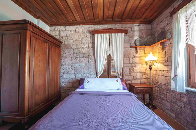 Bedroom 2, Cunda Tas Konak Otel, Ayvalık