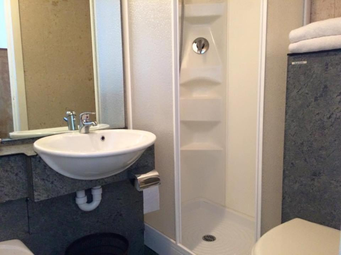 Bathroom 5, Albergo Magenta, Genova