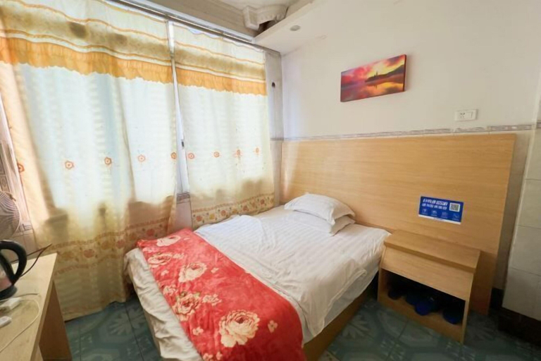 Bedroom 5, Yiqun Hotel, Liuzhou