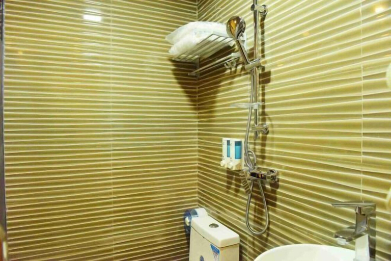 Bathroom 4, Seven Orange Hotel (Shenzhen North Station Minzhi), Shenzhen