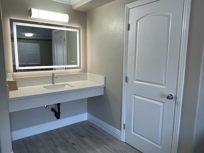 Bathroom 3, Diamond Inn, Los Angeles