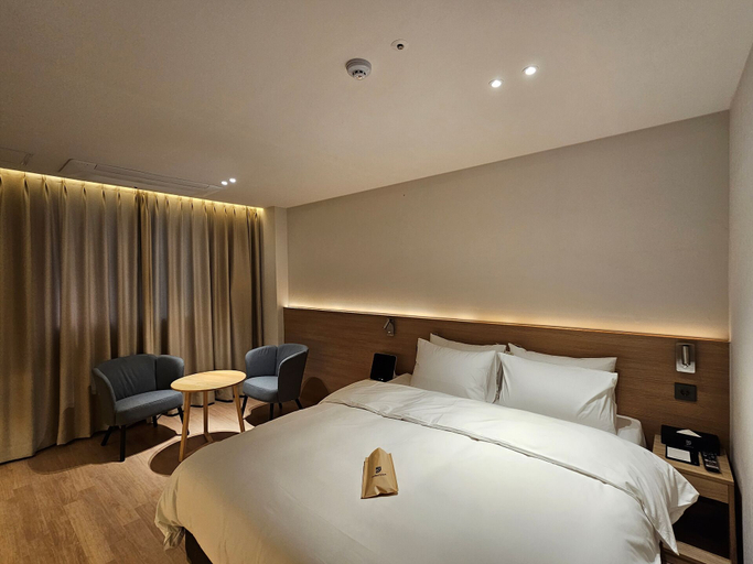 Bedroom 3, JungGam Hotel, Cheongju