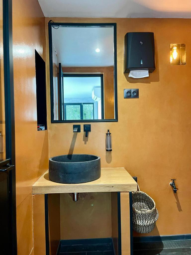 Bathroom 4, Escondida, Alpes-Maritimes