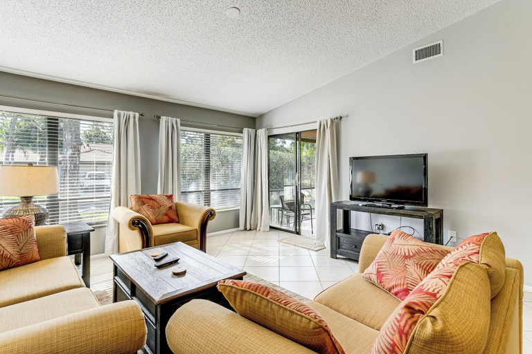 Others 1, Sarasota Villa w/ Pool Access ~ 4 Mi to Beach!, Sarasota