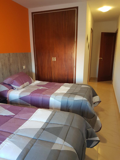 Others 3, Hostal Galicia, Girona