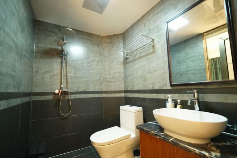 Bathroom 3, Fenghuang Fanyin Zhenpin Inn, Xiangxi Tujia and Miao