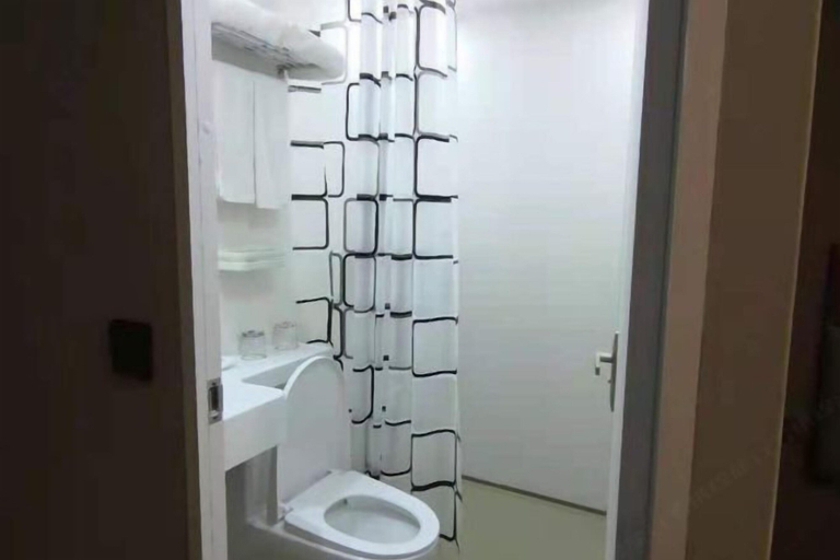 Bathroom, Taoyuan Conference Center Hotel, Linyi