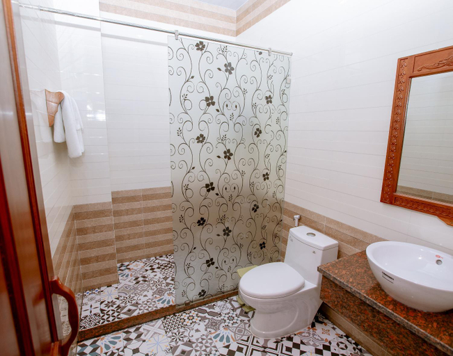 Bathroom 2, Thien An Hotel, Long My