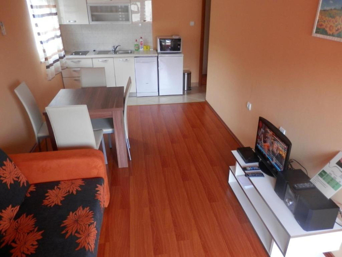 Others 4, Apartments St Rialto, Jelsa