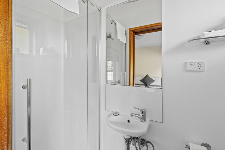 Bathroom 4