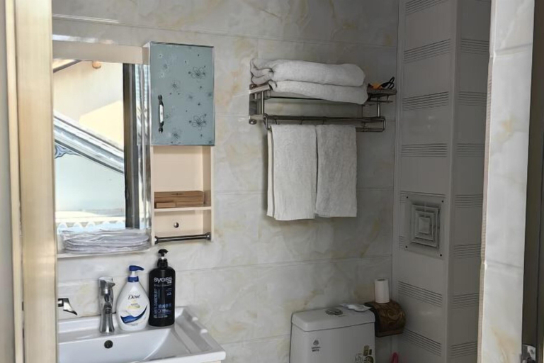 Bathroom 3, Hmyway, Dali Bai