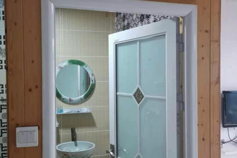 Bathroom 4, Shui Jie Hostel, Guilin