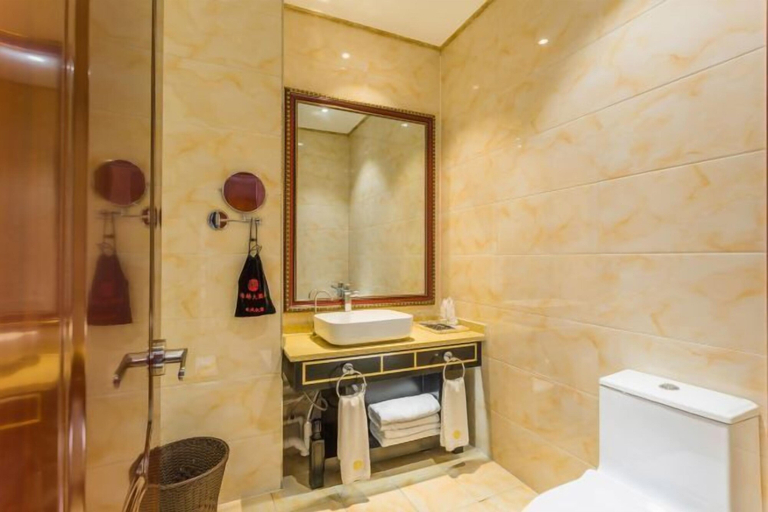 Bathroom, Erenhot Weihao Hotel, Xilin Gol