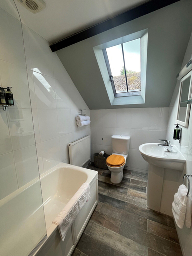 Bathroom 3, The White Hart, Peterborough