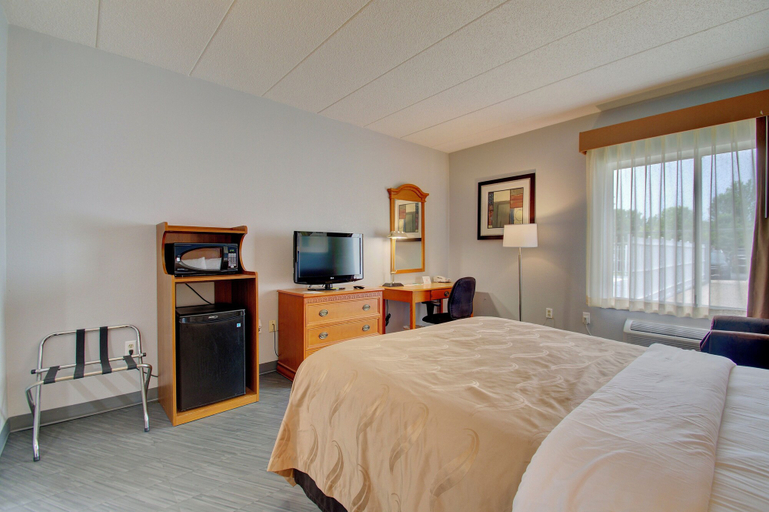 Bedroom 3, Quality Inn & Suites CVG Airport, Boone