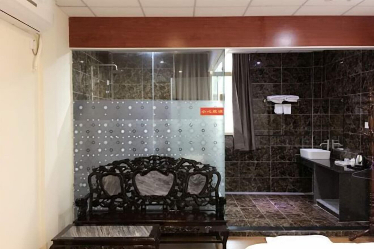 Bathroom 2, Li Yin Business Hotel, Jiangmen