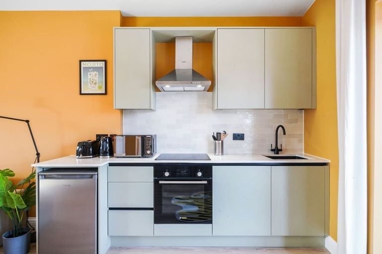 Others 4, The Balham Flat - Lovely Studio Type Flat, London