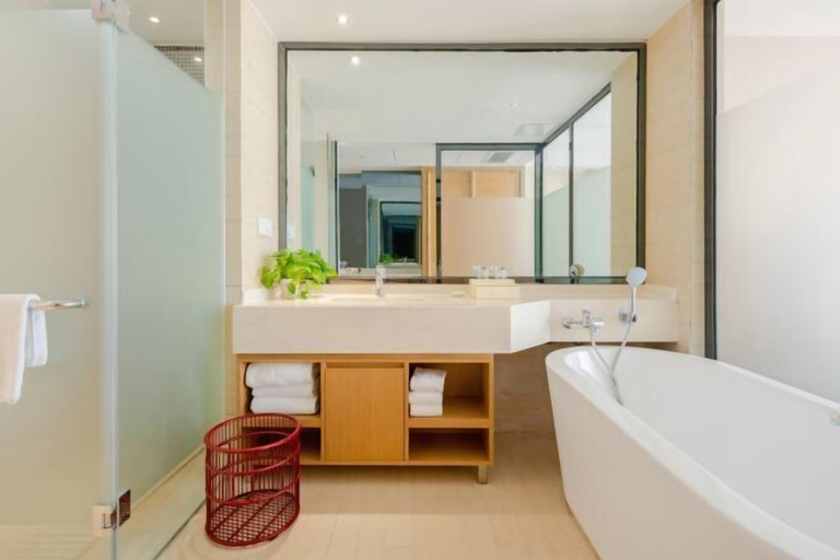 Bathroom 3, Dapeng Zhongzhou International Hotel, Hainan