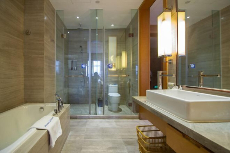 Bathroom 3, Howard Johnson Puhui Plaza Chongqing Qijiang, Chongqing