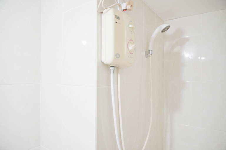 Bathroom 5, Cozy Apartment with 2BR at M-Town Residence By Travelio, Tangerang